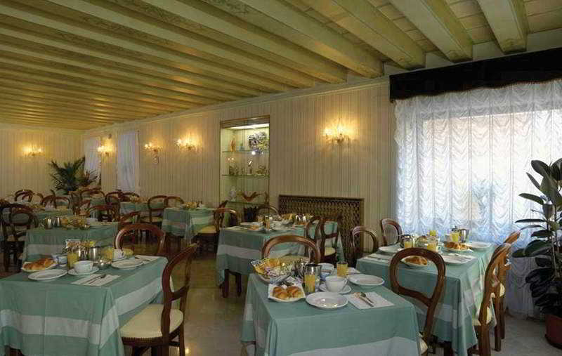 Fotos del hotel Albergo Basilea:  30