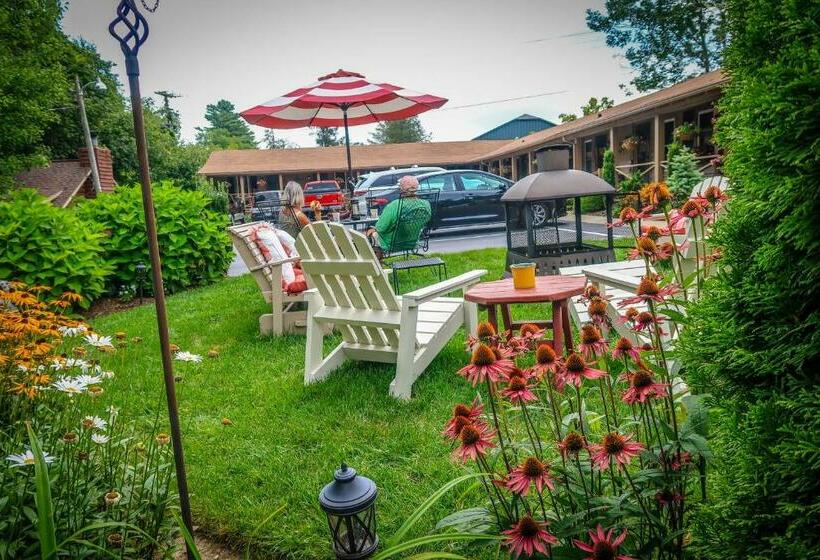 فندق صغير Mountainaire Inn And Log Cabins