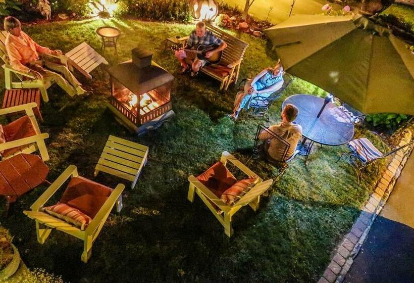 فندق صغير Mountainaire Inn And Log Cabins