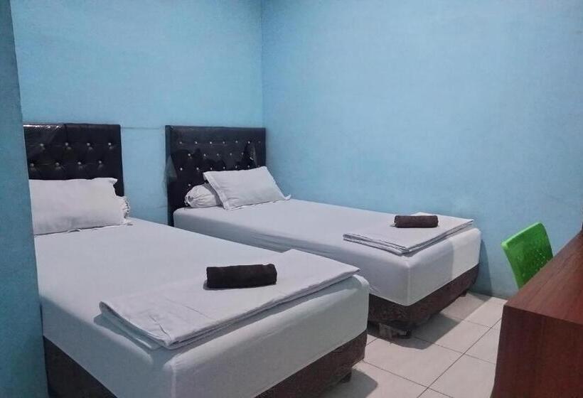 ホテル Home Stay Kembar Syariah Redpartner