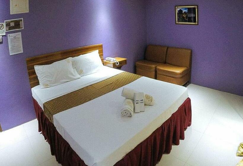 Reddoorz Plus @ Taj Hotel Tuguegarao