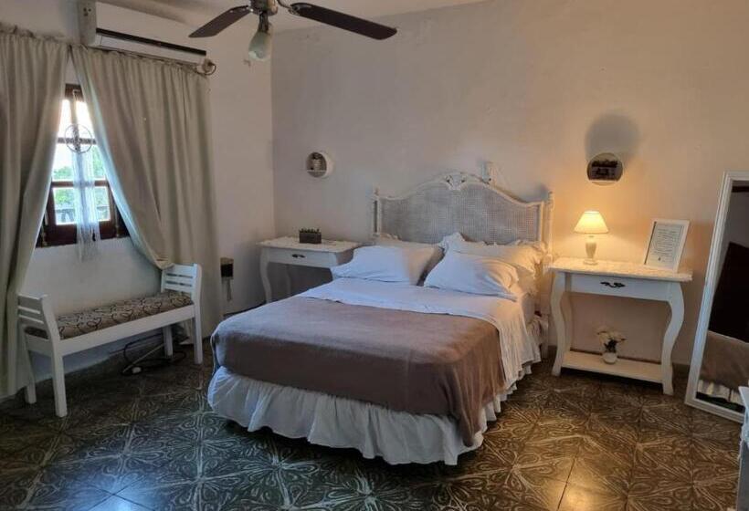 پانسیون White House   Hospedaje Con Desayuno