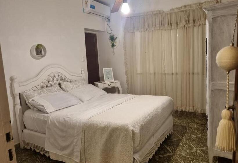 پانسیون White House   Hospedaje Con Desayuno