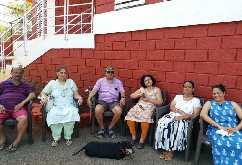 فندق صغير Pinacle Inn