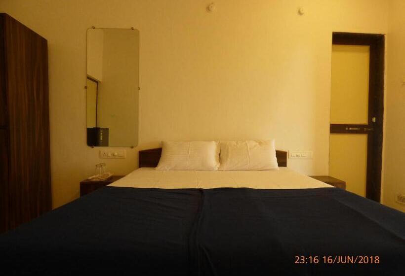 הוסטל Pinacle Inn