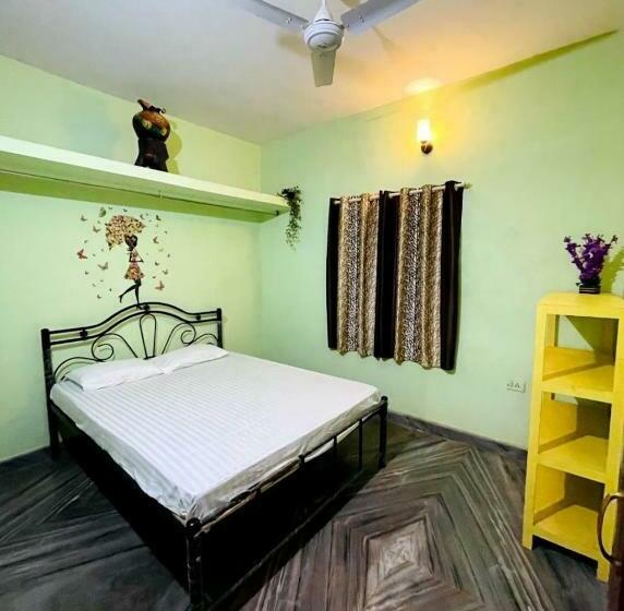 Bed and Breakfast 4bhk Private Farm House For Budget Group Stay