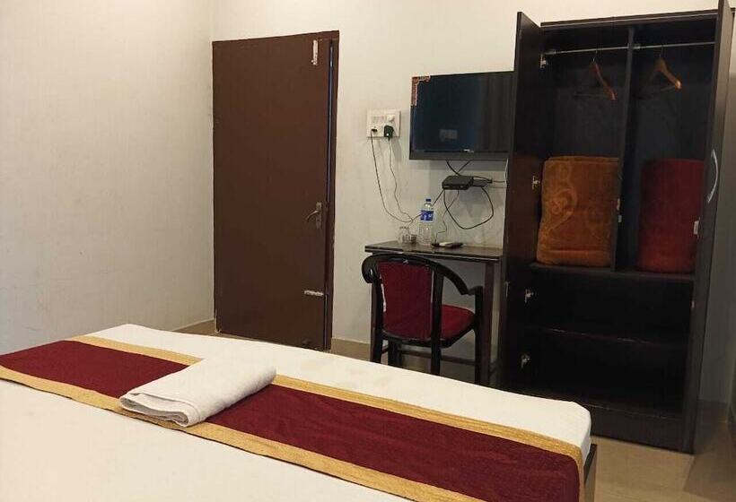 هتل Swastik Inn