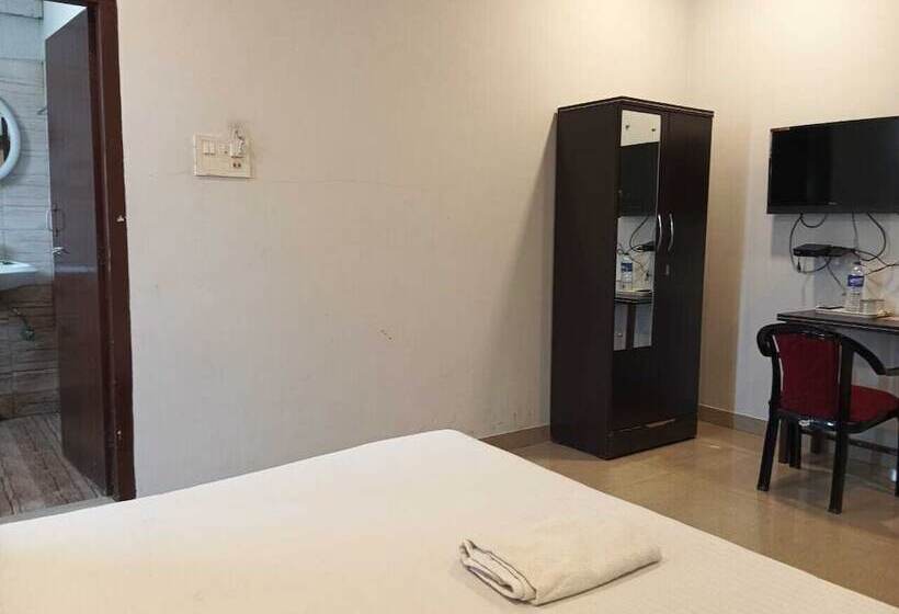 هتل Swastik Inn