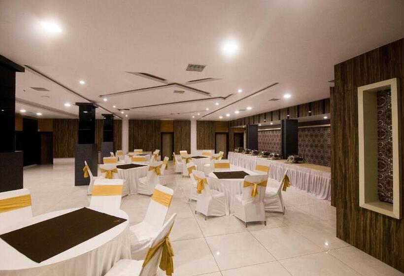 Отель The River Front Resort