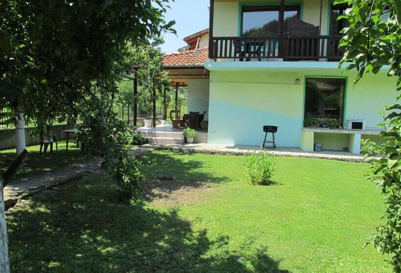 펜션 Pri Orehite Guesthouse