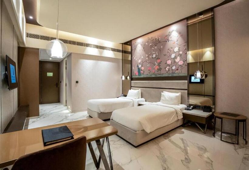 Seven Eleven Hotels And Club