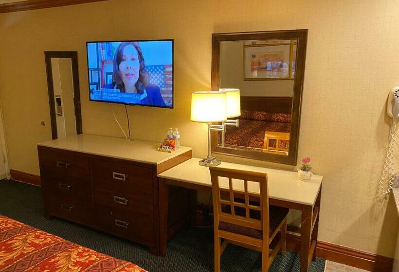 فندق على الطريق New Century Inn