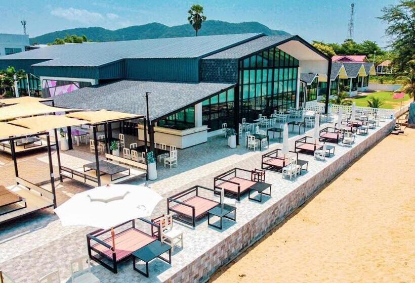 هتل Rattana Pura Beach Resort