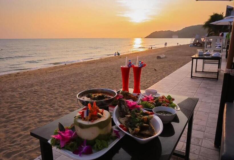 هتل Rattana Pura Beach Resort