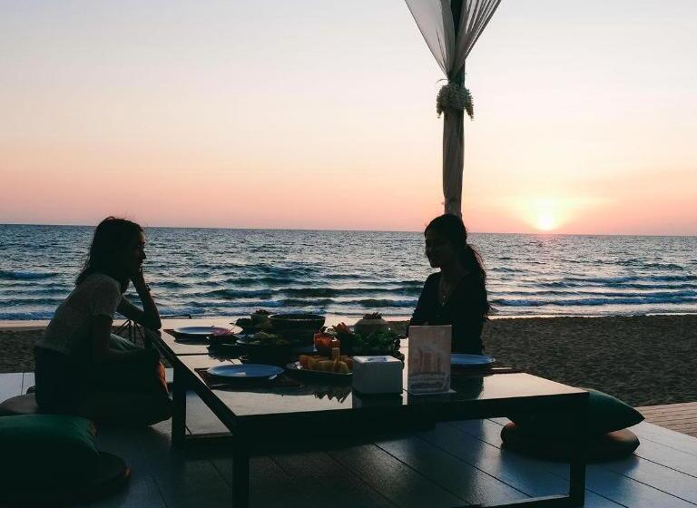 هتل Rattana Pura Beach Resort