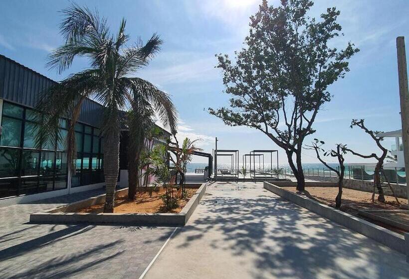 هتل Rattana Pura Beach Resort
