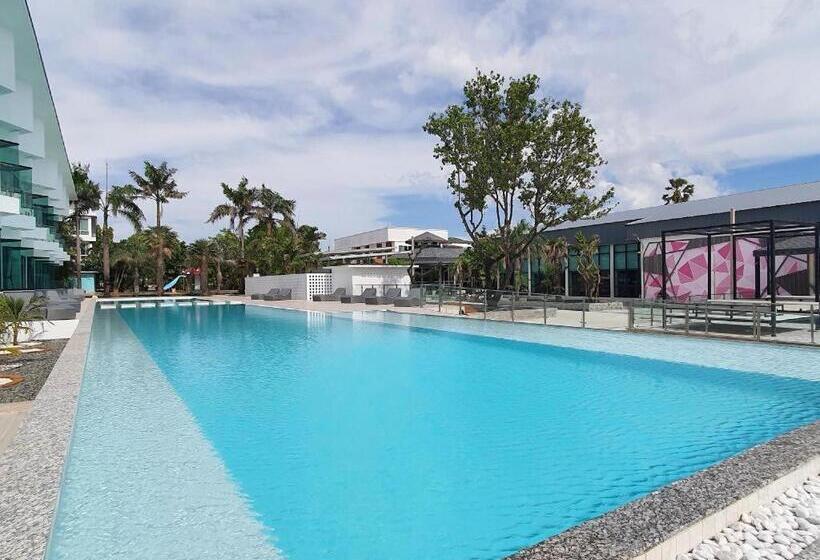 هتل Rattana Pura Beach Resort