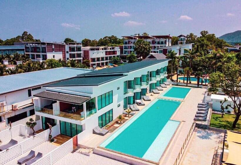 هتل Rattana Pura Beach Resort
