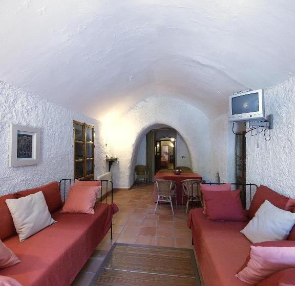 Casas Cueva Y Cortijo La Tala En Guadix