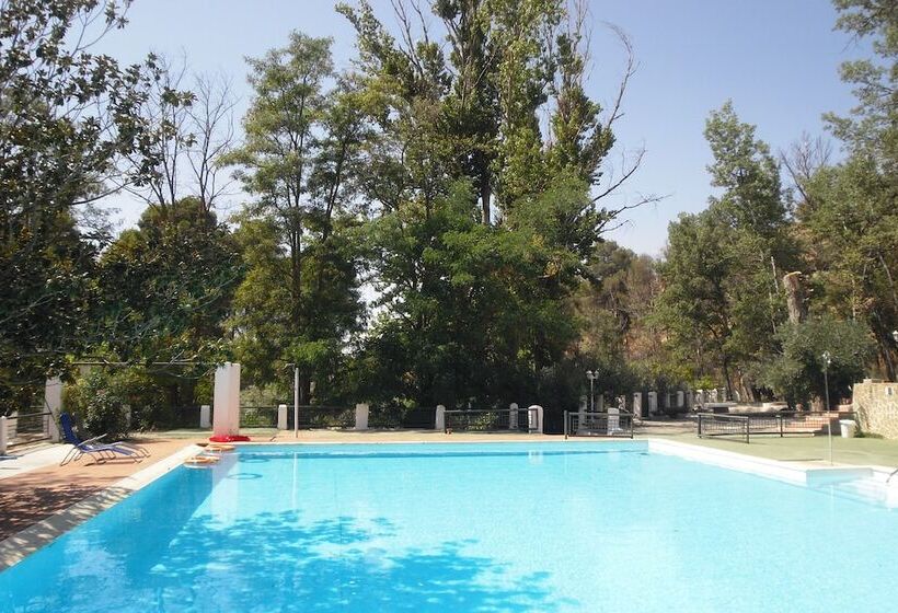 هتل Casas Cueva Y Cortijo La Tala En Guadix