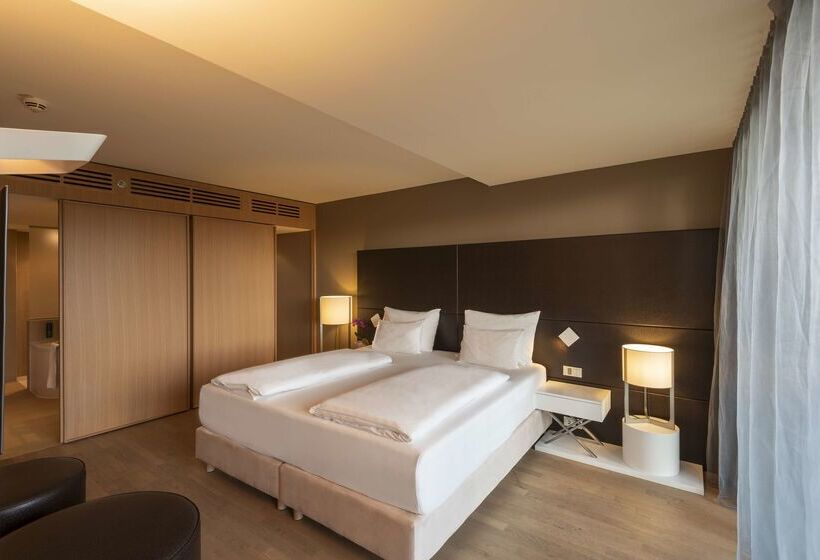 ホテル Doubletree By Hilton Vienna Schonbrunn