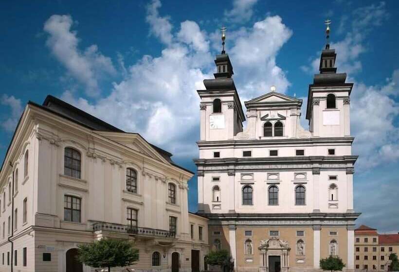 هتل Holiday Inn Trnava, An Ihg