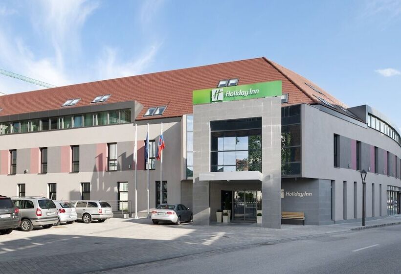 هتل Holiday Inn Trnava