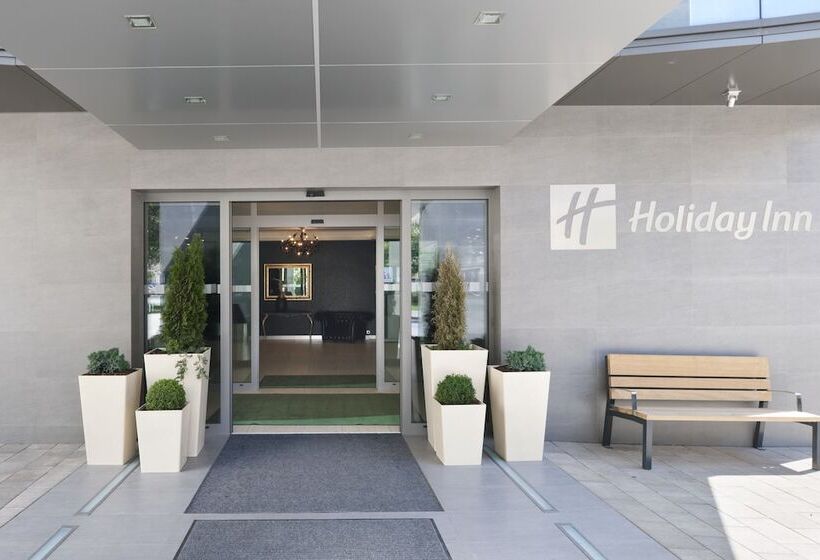 هتل Holiday Inn Trnava