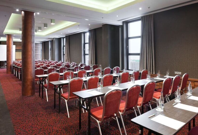 هتل Holiday Inn Trnava, An Ihg