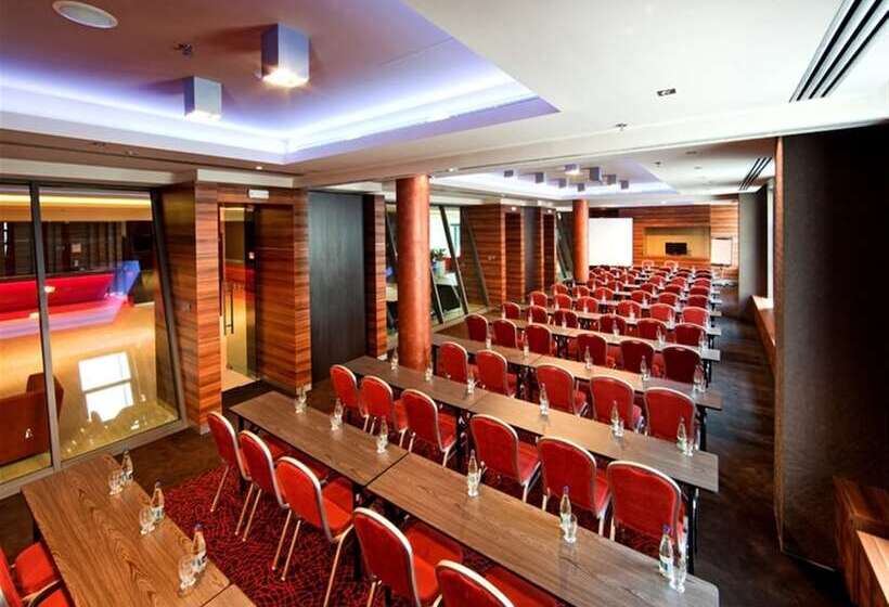 هتل Holiday Inn Trnava, An Ihg