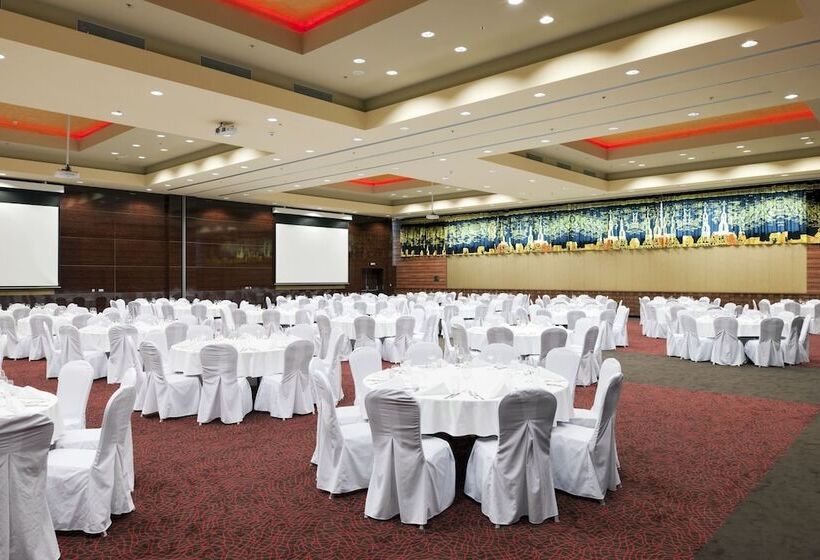 هتل Holiday Inn Trnava, An Ihg