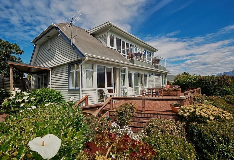 هتل Lemon Tree Lodge