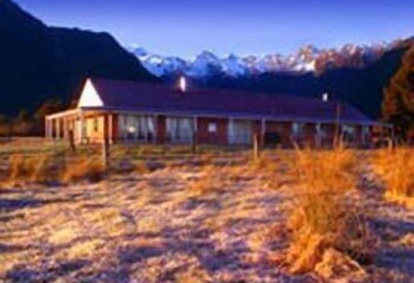 هتل Misty Peaks Guesthouse