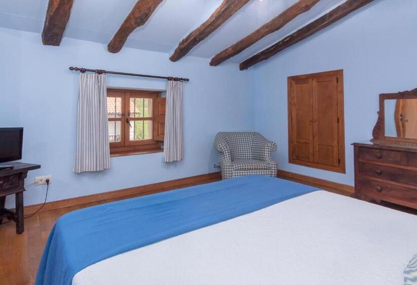 هتل روستایی Casona De La Salceda
