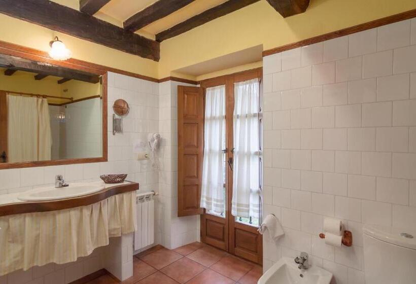 هتل روستایی Casona De La Salceda