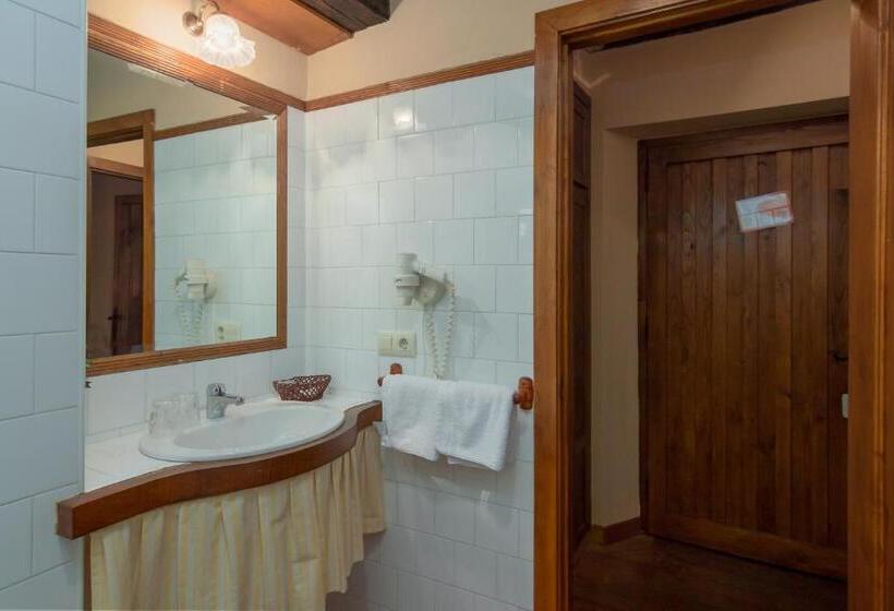 هتل روستایی Casona De La Salceda