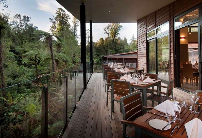Отель Te Waonui Forest Retreat