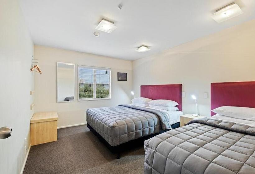 هتل Tussock Peak Lodge