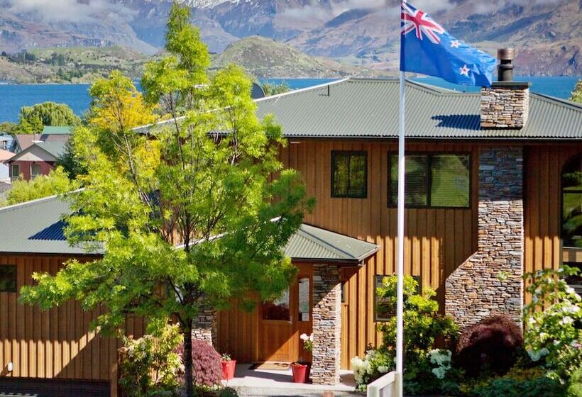 هتل Wanaka Springs Lodge