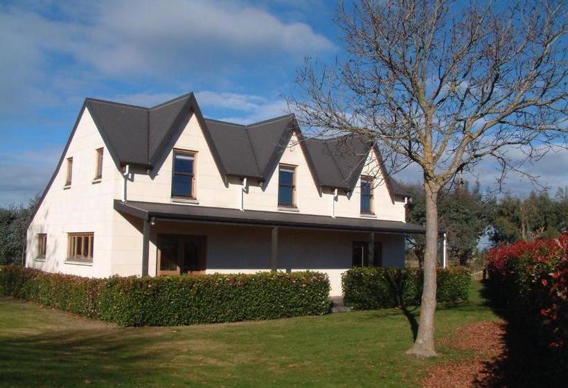 هتل Whitestone Cottages
