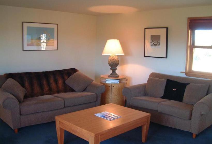 هتل Whitestone Cottages