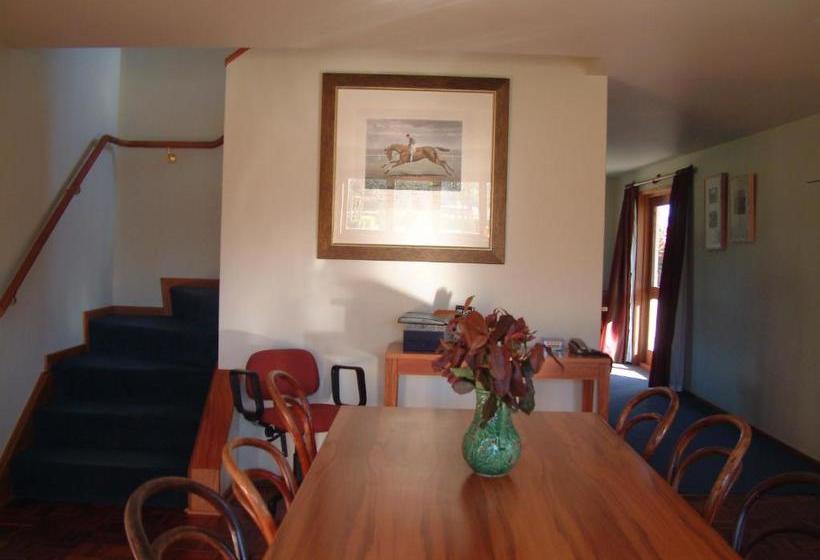 هتل Whitestone Cottages
