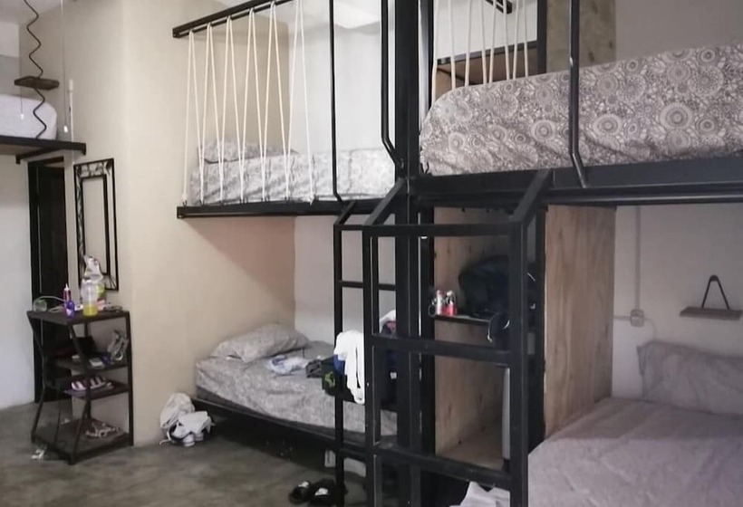 هتل Hostal Casa Herrero Hostel