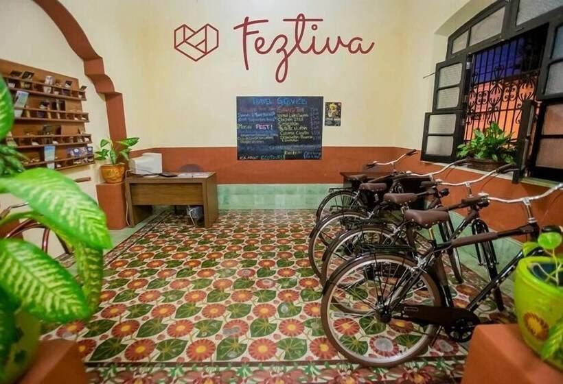 هتل Hostal La Ermita   Hostel