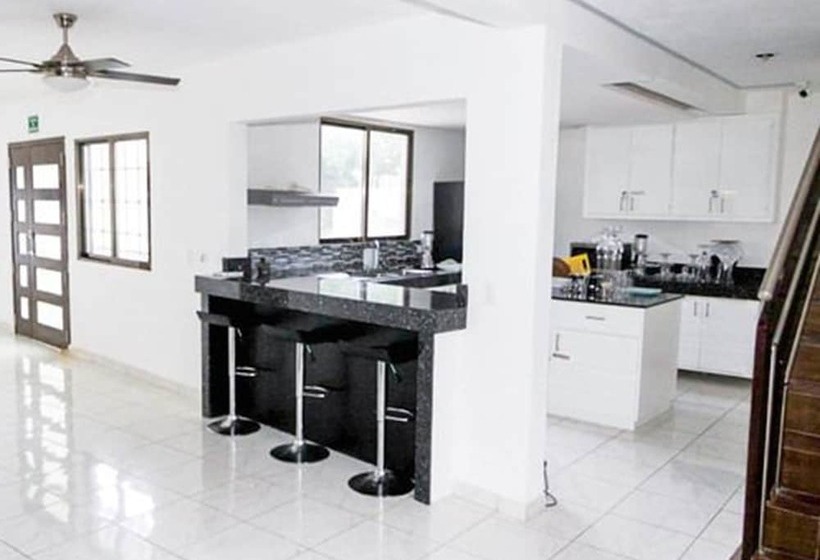 هتل Hostal Tokio Hostel