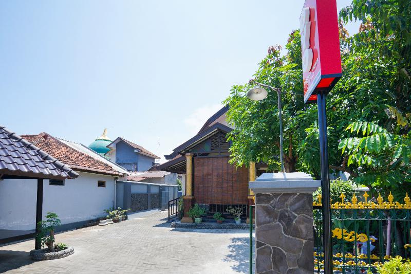 فندق صغير Penginapan Anggrek Syariah 2 By Oyo Rooms