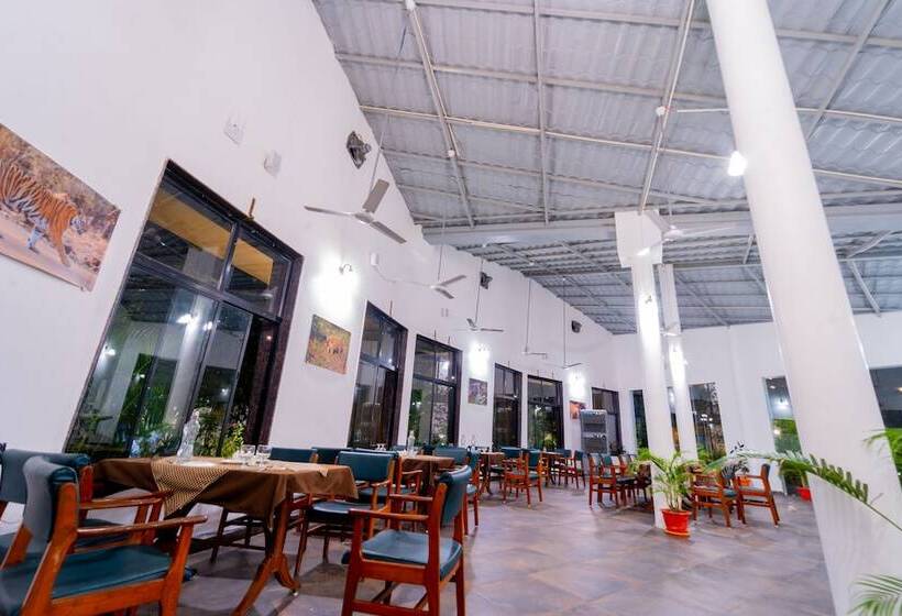 ホテル Chimur Tiger Resort At Tadoba