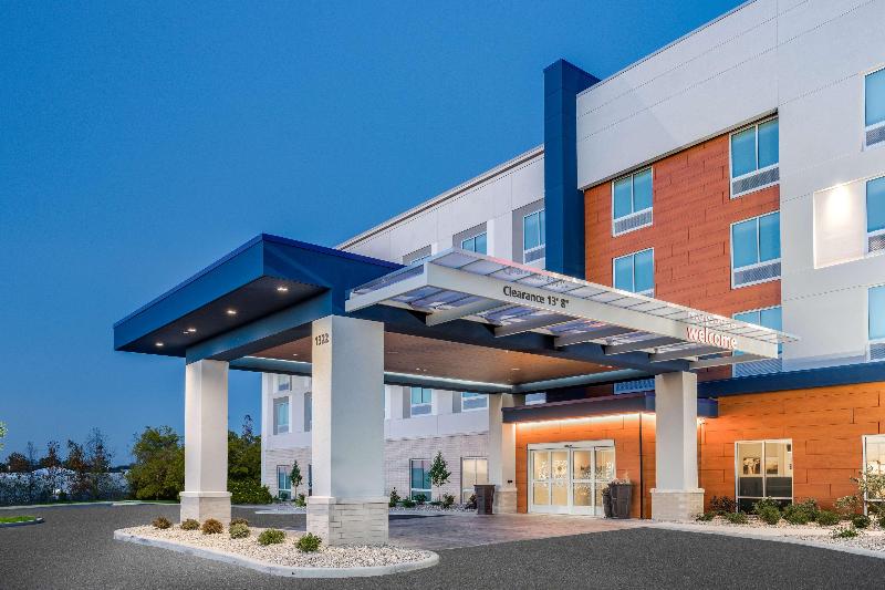 هتل Hampton Inn By Hilton Bedford, In