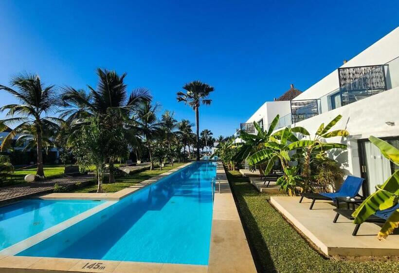هتل Kalimba Beach Resort