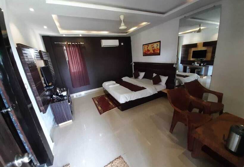 ホテル Khalsa Lake View Resort